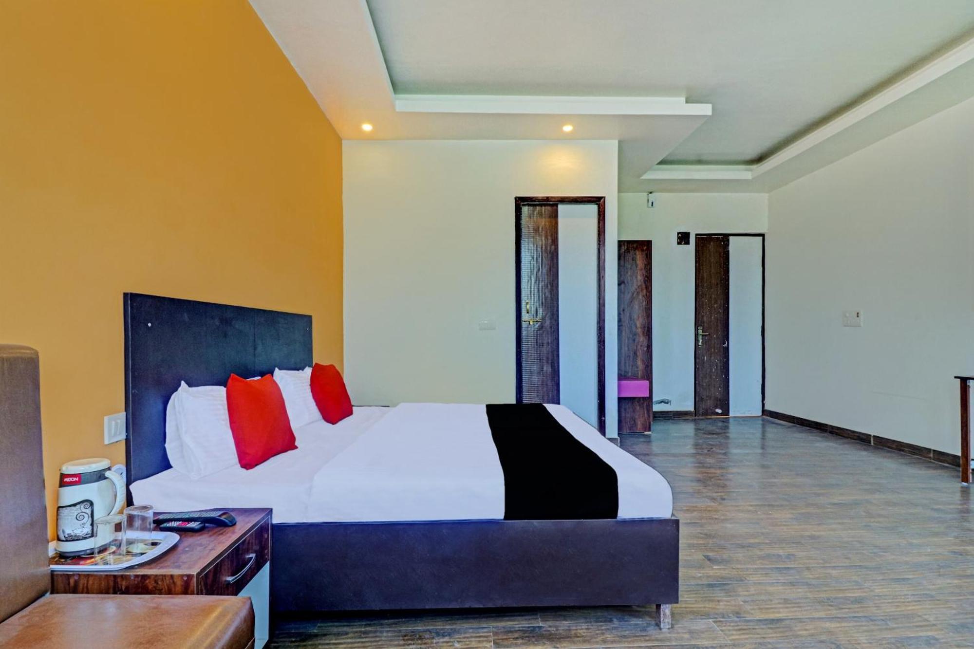 Capital O Kanha Resort Sikandra Rao Exterior photo